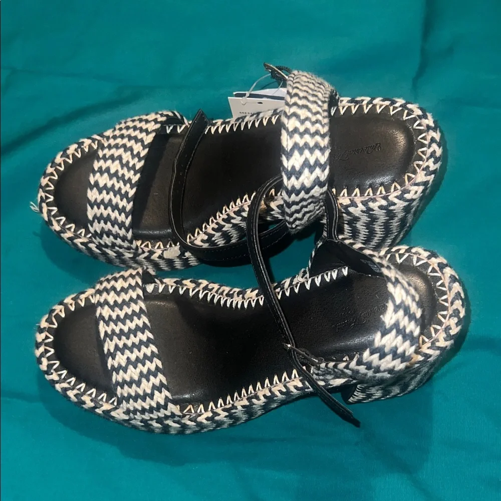 Universal Thread Madeline Woven Platform Sandal Heels. Size 9 1/2.  New with tag